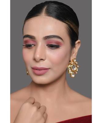 Handcrafted Kundan Embellished Kundan Earrings 3