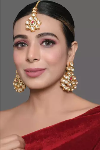 Handcrafted Kundan Studded Gold Toned Earring And Mang Tika Set