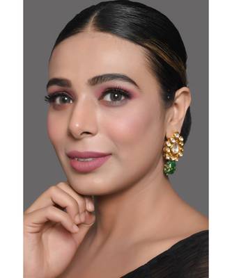 Gold Toned Green Beaded Kundan Earring 3