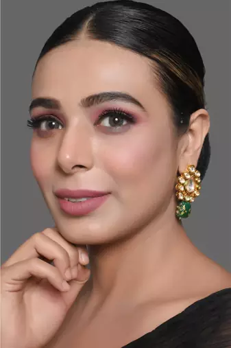 Gold Toned Green Beaded Kundan Earring