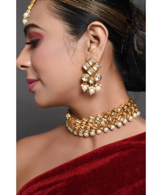 Pearl Beaded Kundan Choker With Matching Earrings & Mang Tika 2