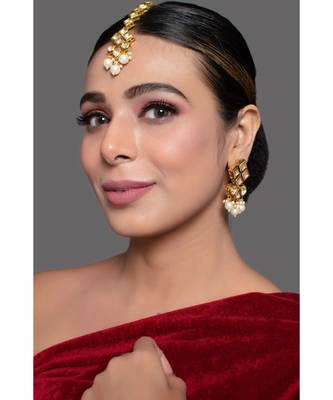 Pearl Beaded Kundan Inspired Earring & Mang Tika Set 1