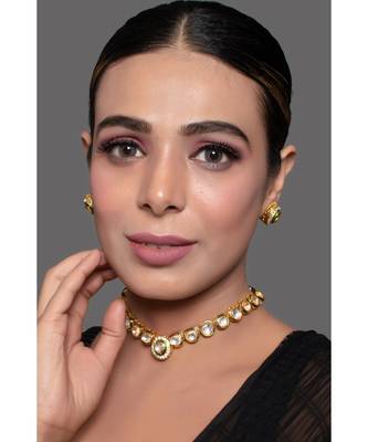 Handcrafted Kundan studded necklace with earring 5