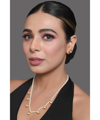 Pearl Beaded Kundan Embellished Necklace With Earrings 2