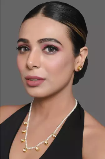 Pearl Beaded Kundan Embellished Necklace With Earrings