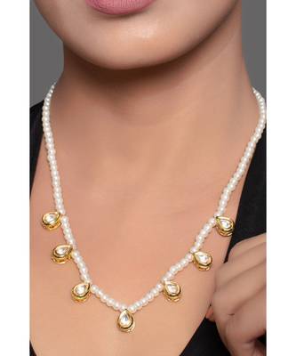Pearl Beaded Kundan Embellished Necklace With Earrings 3