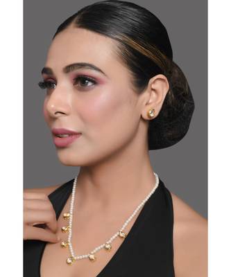Pearl Beaded Kundan Embellished Necklace With Earrings 5