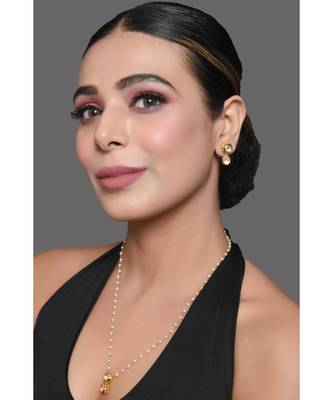 White Gold Tone Kundan Necklace With earrings 1