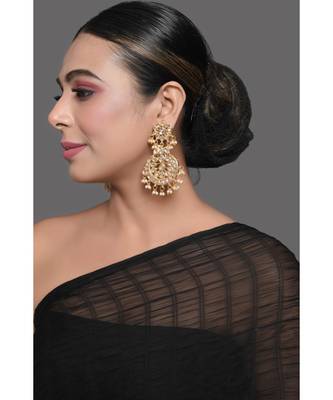 Gold Toned Kundan Crescent Shaped Earring 4