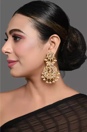 Gold Toned Kundan Crescent Shaped Earring