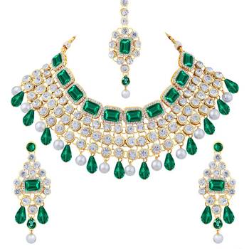 Green crystal jewellery 1
