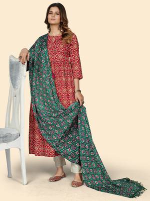 Vbuyz Women'S Silk Green Patola Print Dupatta 4