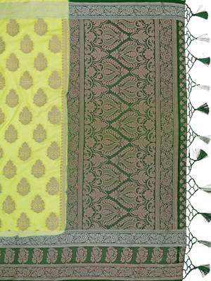 Green woven art silk saree with blouse 3