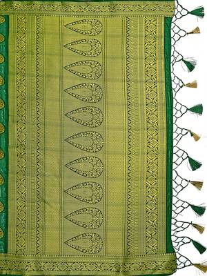 Green woven crepe saree with blouse 3