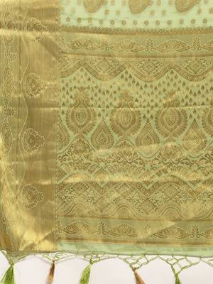 Green woven crepe saree with blouse 4