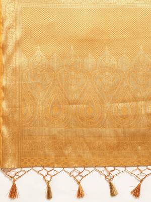 Gold woven crepe saree with blouse 4