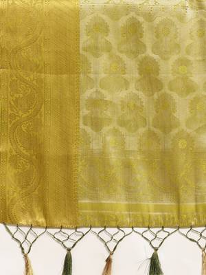 Dark green woven art silk saree with blouse 4