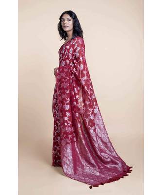 Suta Woman Red  Silver-Toned Handloom Linen Zari Saree 3