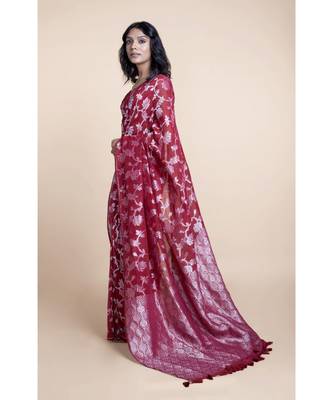 Suta Woman Red  Silver-Toned Handloom Linen Zari Saree 4