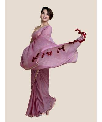 Suta Women Maroon Mul Cotton Saree With Zari Border And Ghicha Pallu 3