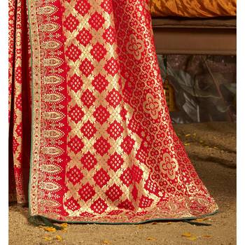 Red woven silk blend saree with blouse 3