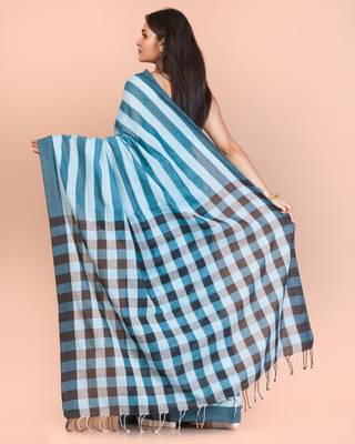 Blue hand woven cotton saree with blouse 3