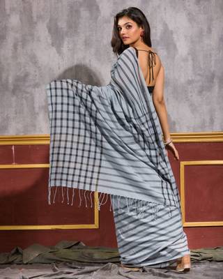 Grey hand woven cotton saree with blouse 4