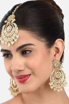 Designer Kundan Stone Bridal Dangler Pearl Stone Earrings Studs With Matching Maang Tikka