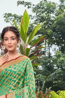 Green Woven Art Silk Saree With Blouse