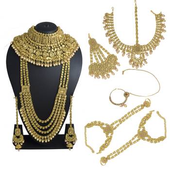 Maroon jewellery 1