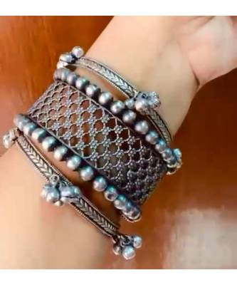 Jaali kada with ghungaroo bangles 1