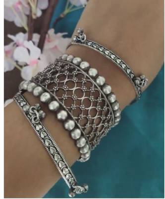 Jaali kada with ghungaroo bangles 2