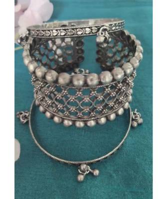 Jaali kada with ghungaroo bangles 3