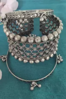 Jaali kada with ghungaroo bangles