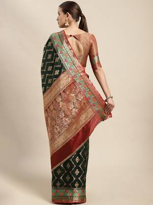 Green Woven Banarasi Silk Saree With Blouse 2