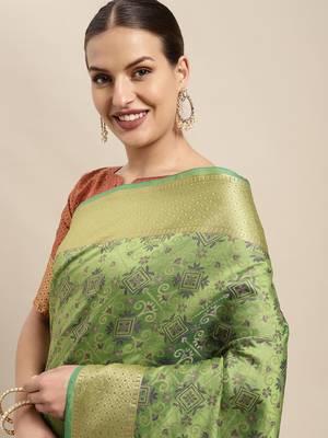 Green woven banarasi silk blend saree with blouse 4