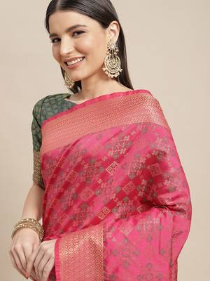 Rani pink woven banarasi silk saree with blouse 4
