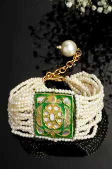 Green pearl bracelets