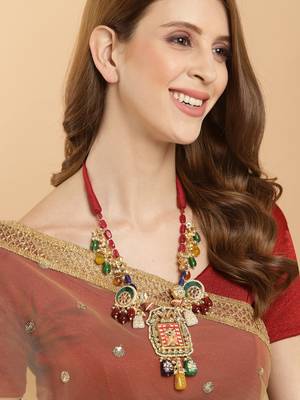 Red pearl necklaces 1