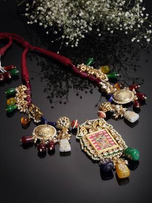 Red pearl necklaces 2