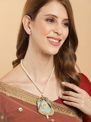 Blue pearl necklaces 1