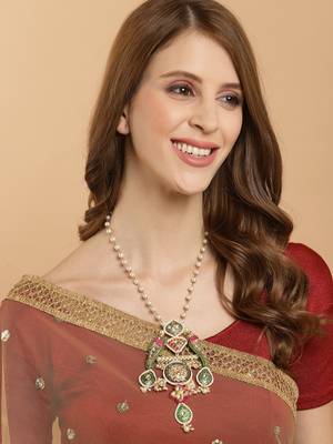 Green pearl necklaces 1