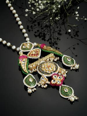 Green pearl necklaces 2