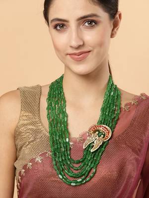 Green pearl necklaces 1