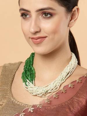 Green pearl necklaces 1