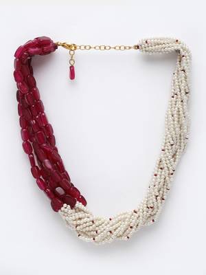 Red pearl necklaces 3