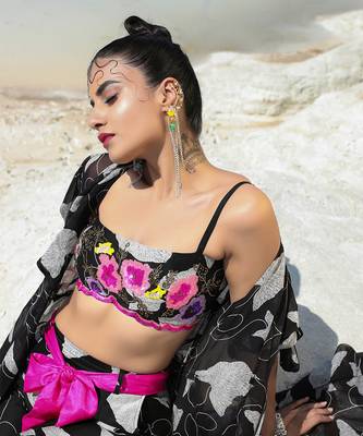 Ameera Blaze Jacket & Colourbliss Crop Pants Set 6