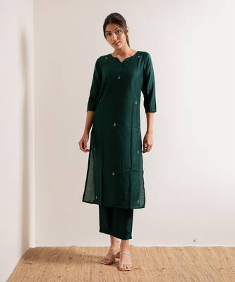 Green Rukh Straight Fit Kurta Set 2