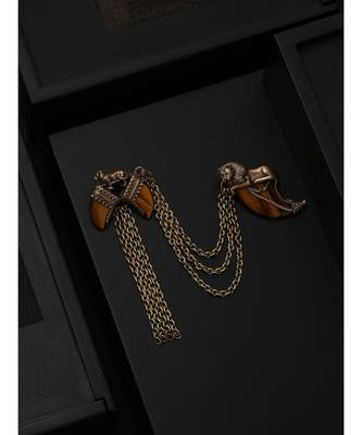 The Resting Lion Brooch 1