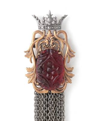 The Crown brooch 3